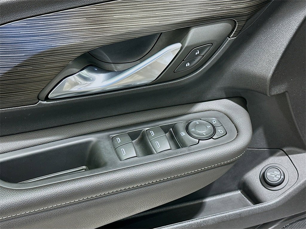 Used 2023 GMC Terrain SLE w/ Driver Convenience Package image 18