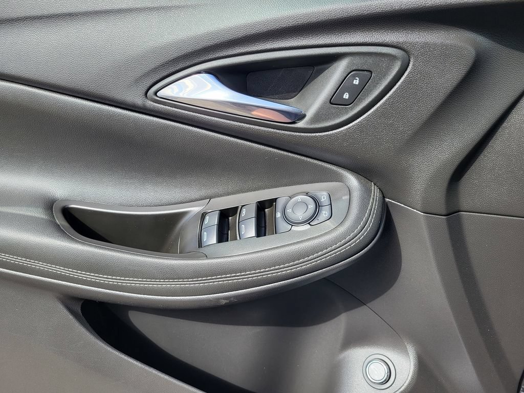 Used 2023 Buick Encore GX Select w/ Sport Touring Package FWD image 18