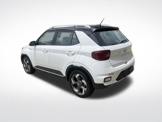 Used 2026 Hyundai Venue SEL FWD image 5