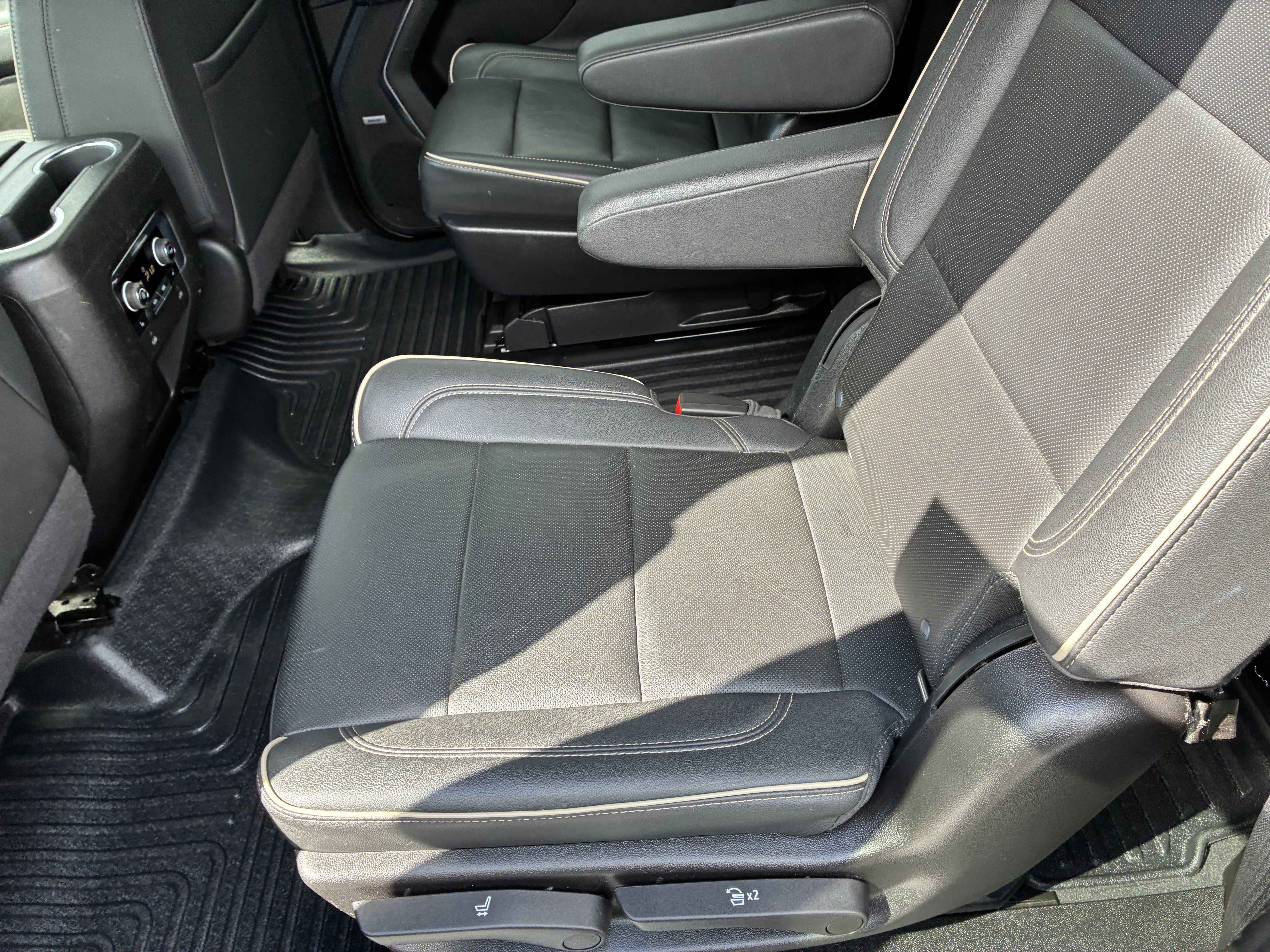 Used 2022 Chevrolet Suburban Premier RWD image 16