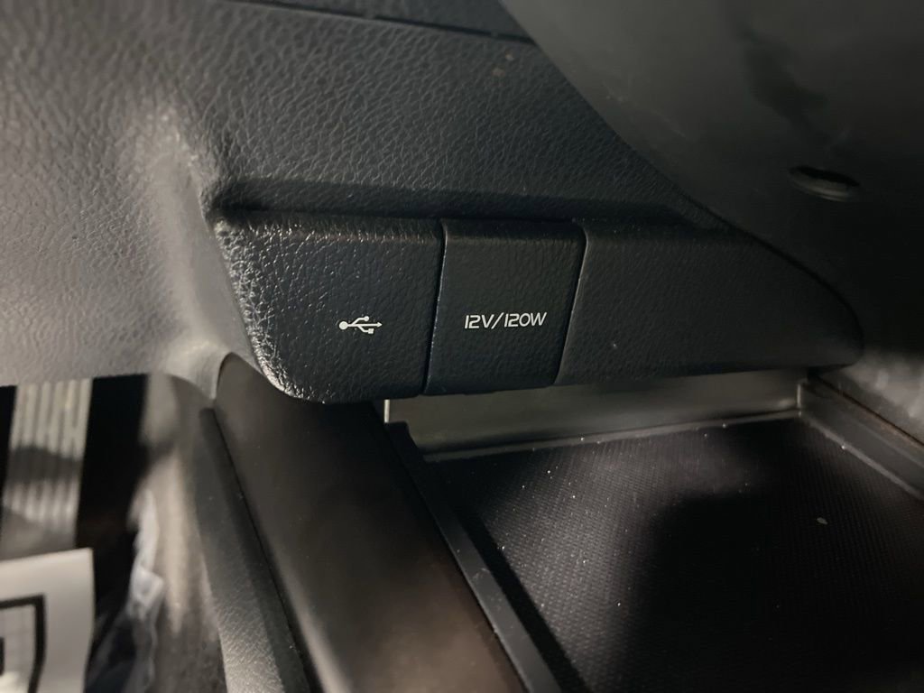 Used 2024 Toyota Camry SE image 30