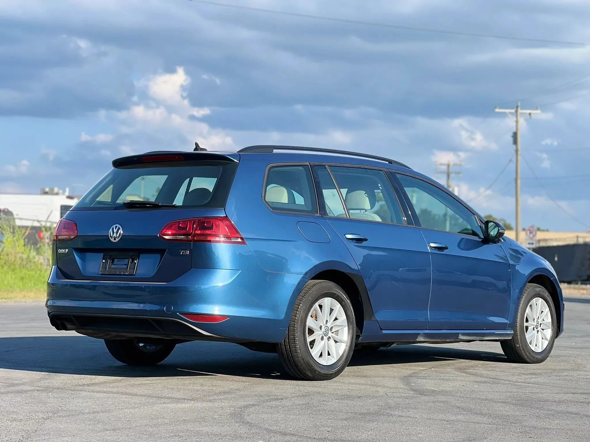 Used 2016 Volkswagen Golf Limited Edition FWD image 5