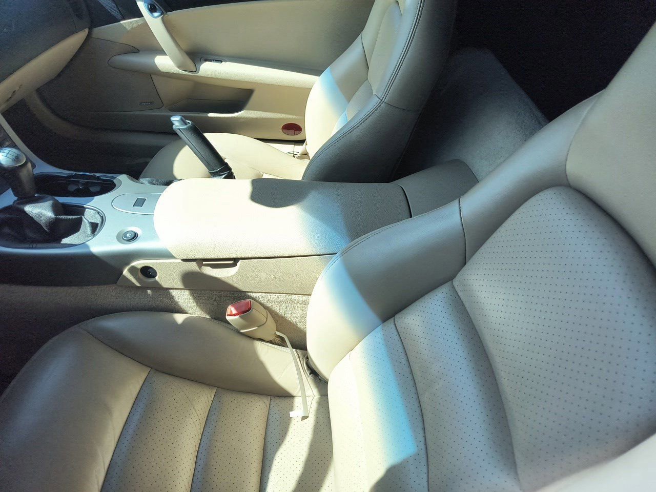 Used 2005 Chevrolet Corvette Coupe w/ Preferred Equipment Group RWD image 3