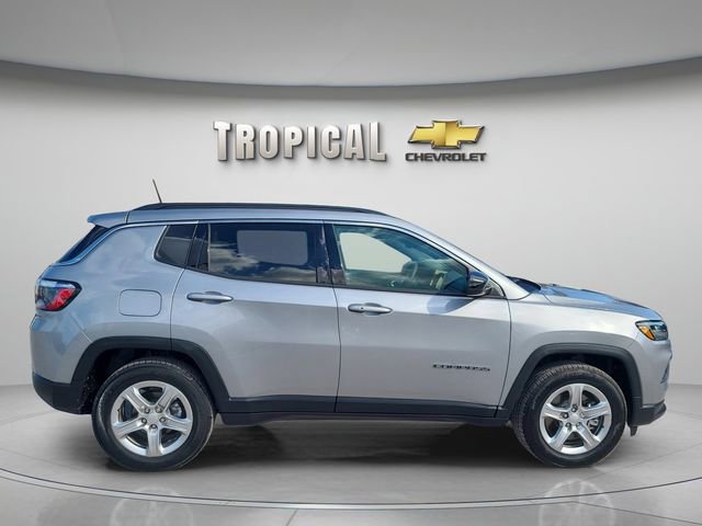 Used 2024 Jeep Compass Latitude AWD/4WD image 3