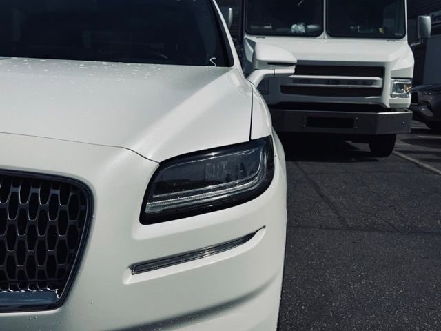 Used 2023 Lincoln Nautilus AWD image 3