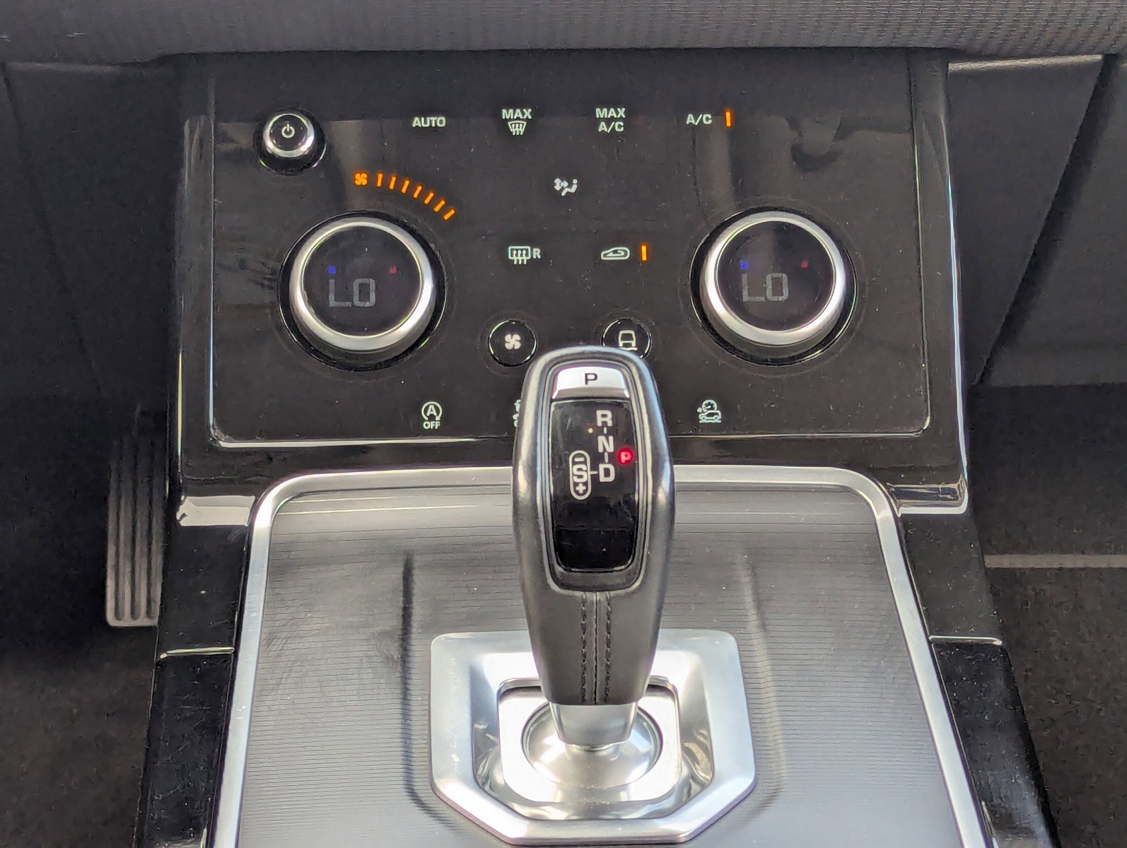 Used 2020 Land Rover Range Rover Evoque S image 21