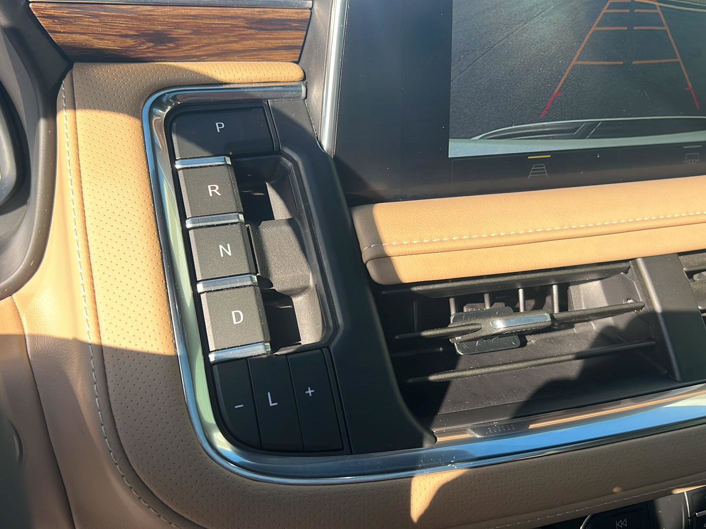 Used 2023 Chevrolet Tahoe Premier AWD/4WD image 32