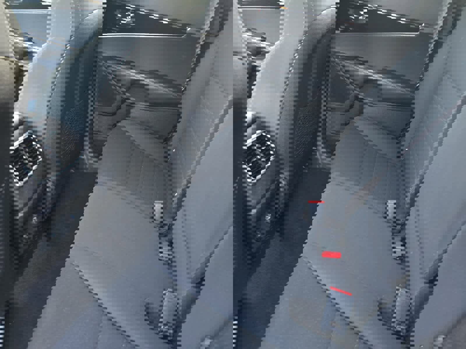 Used 2019 Kia Sorento LX image 4