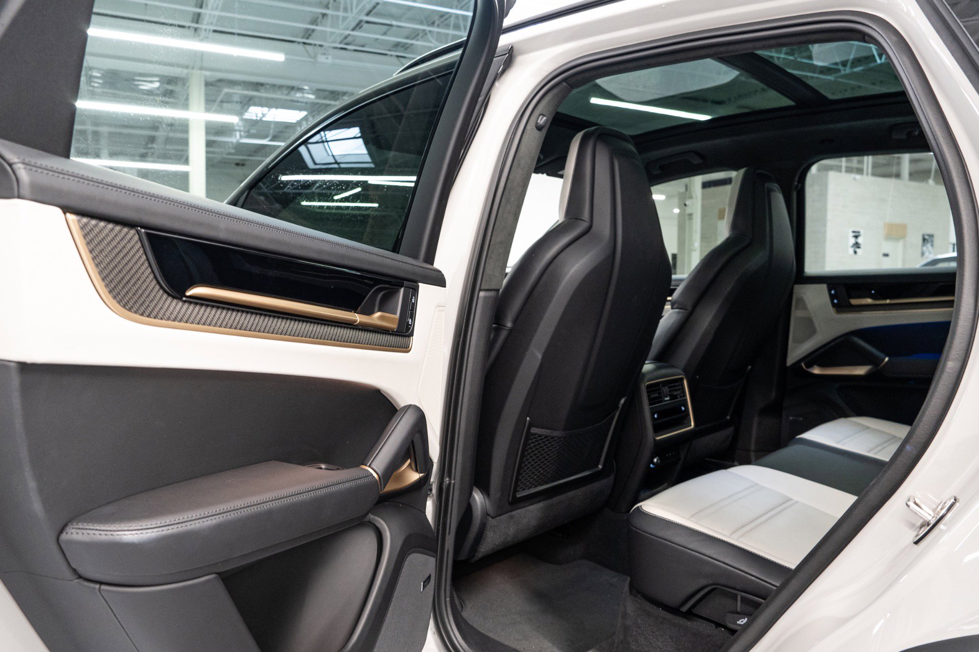 Used 2025 Porsche Cayenne GTS image 23