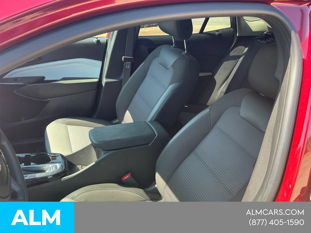 Used 2025 Chevrolet Trax LT FWD image 13