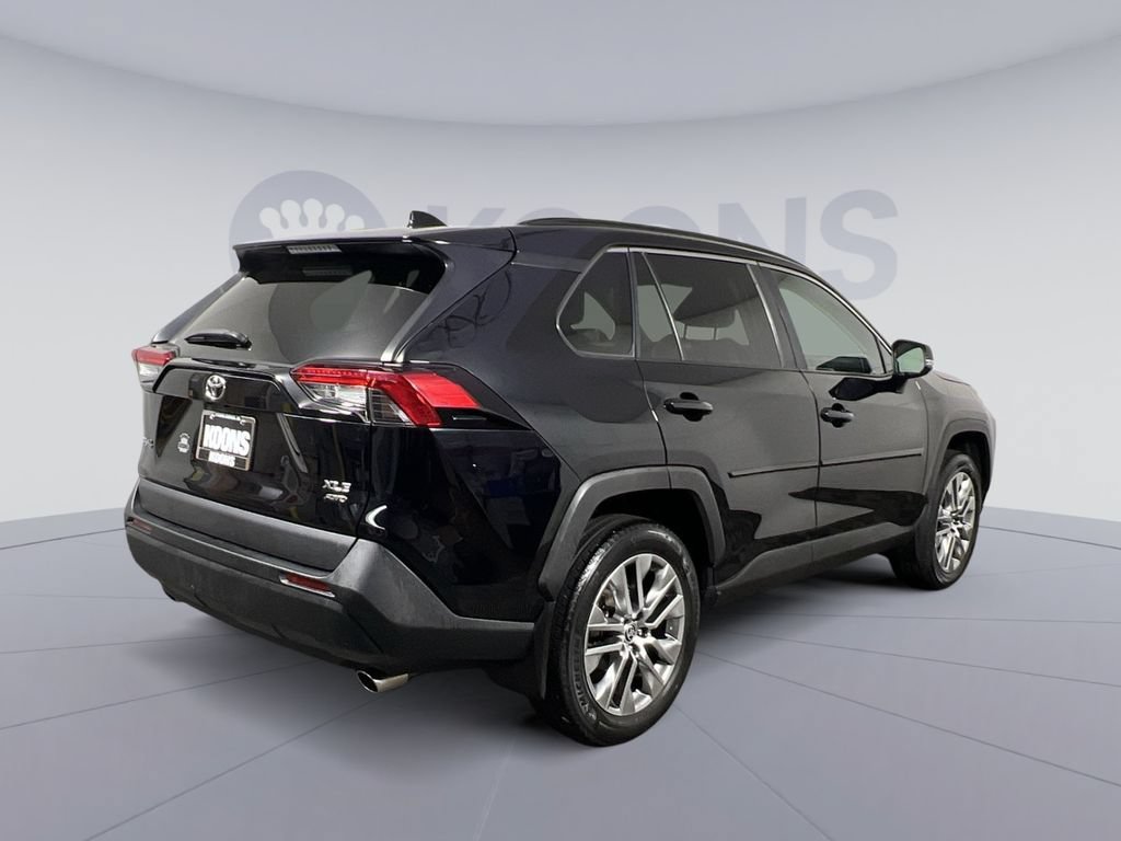 Used 2022 Toyota RAV4 XLE Premium AWD/4WD image 11