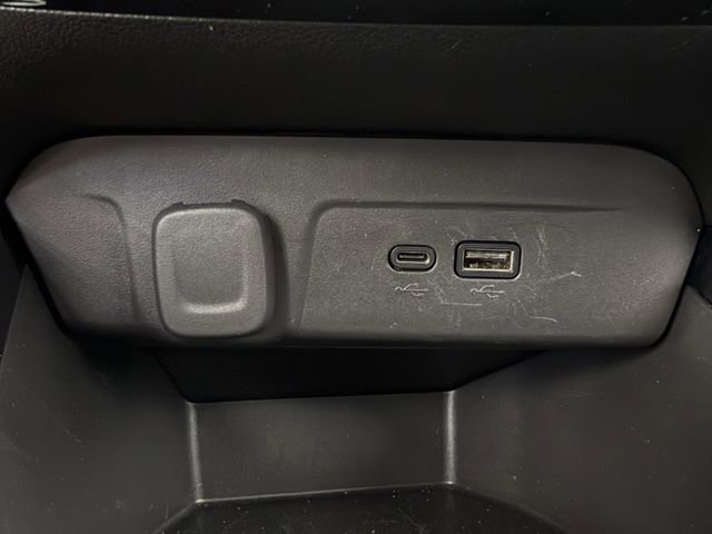 Used 2025 Chevrolet Trax LT FWD image 23