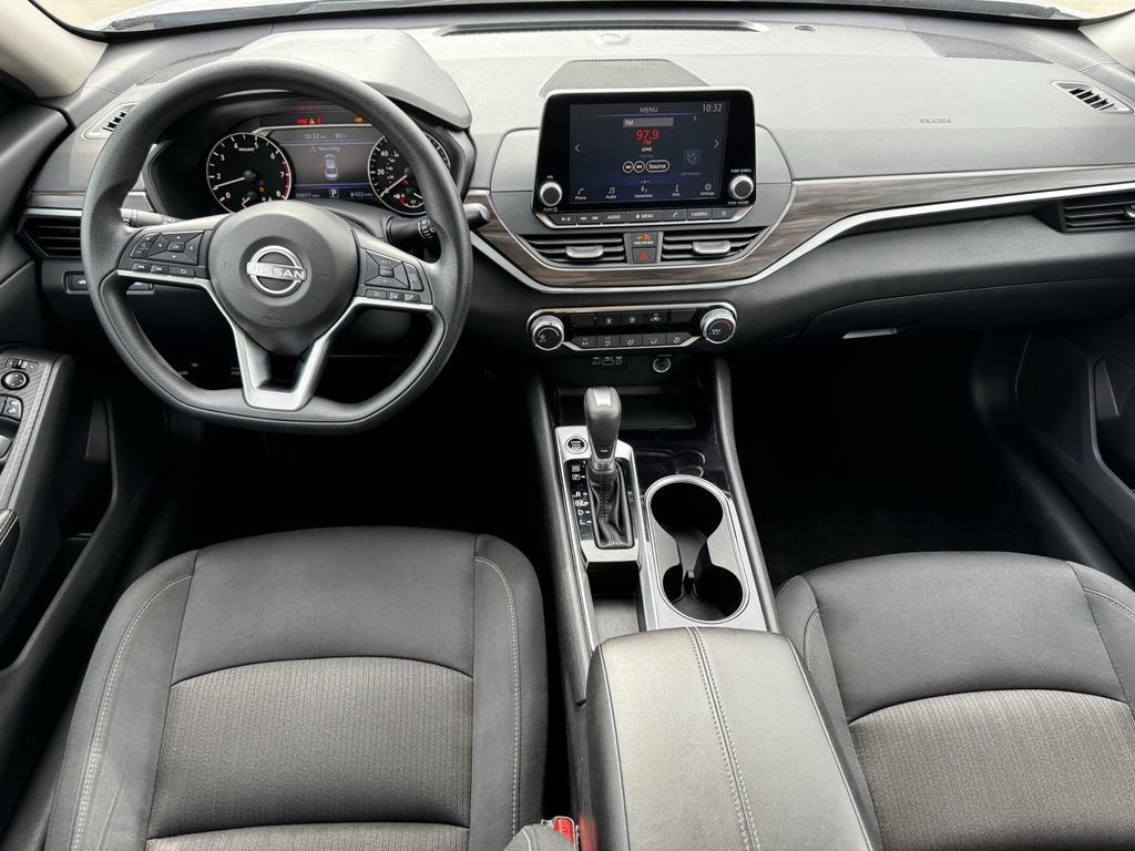 Used 2024 Nissan Altima 2.5 SV FWD image 12