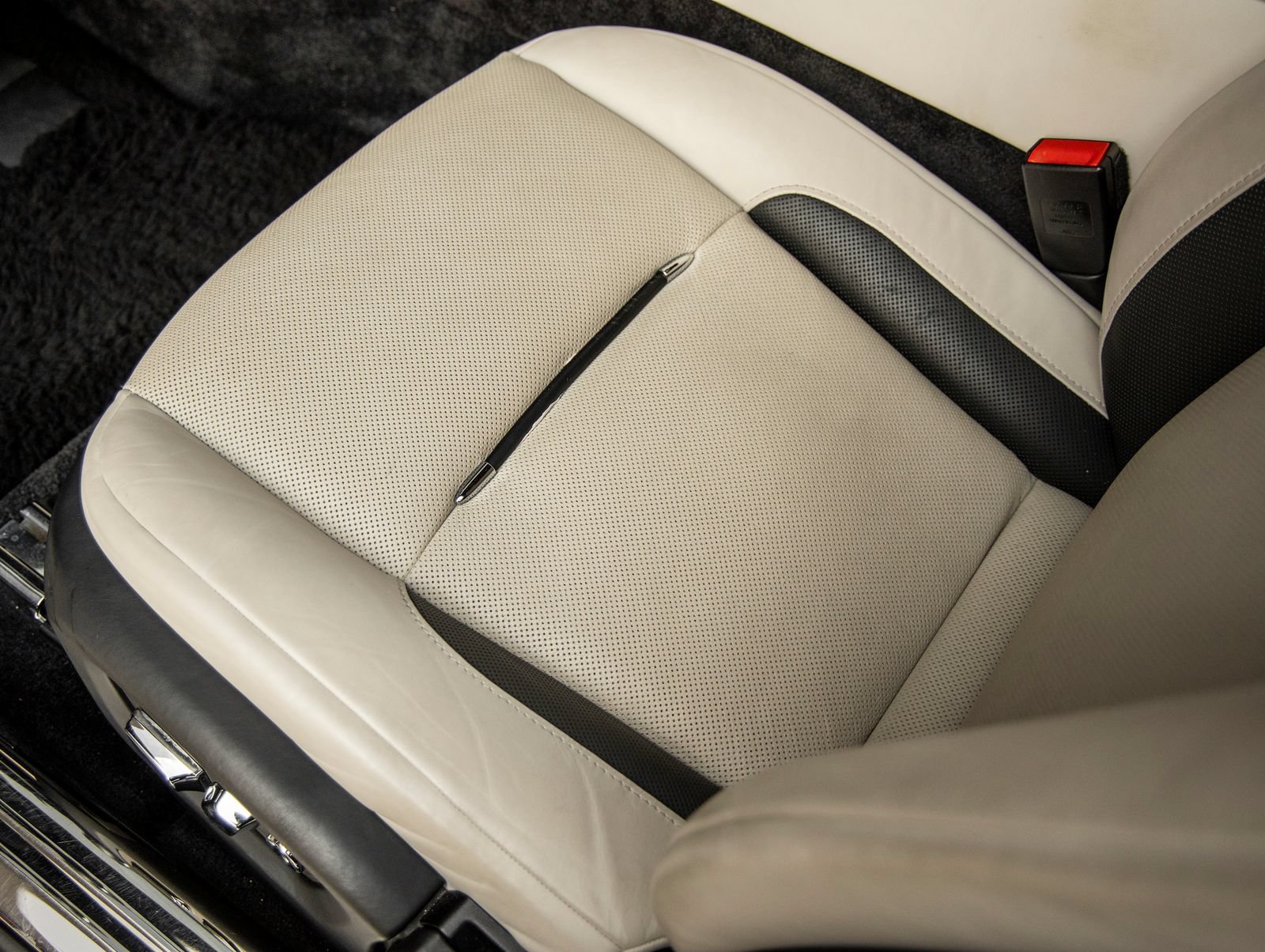 Used 2019 Rolls-Royce Wraith RWD image 24