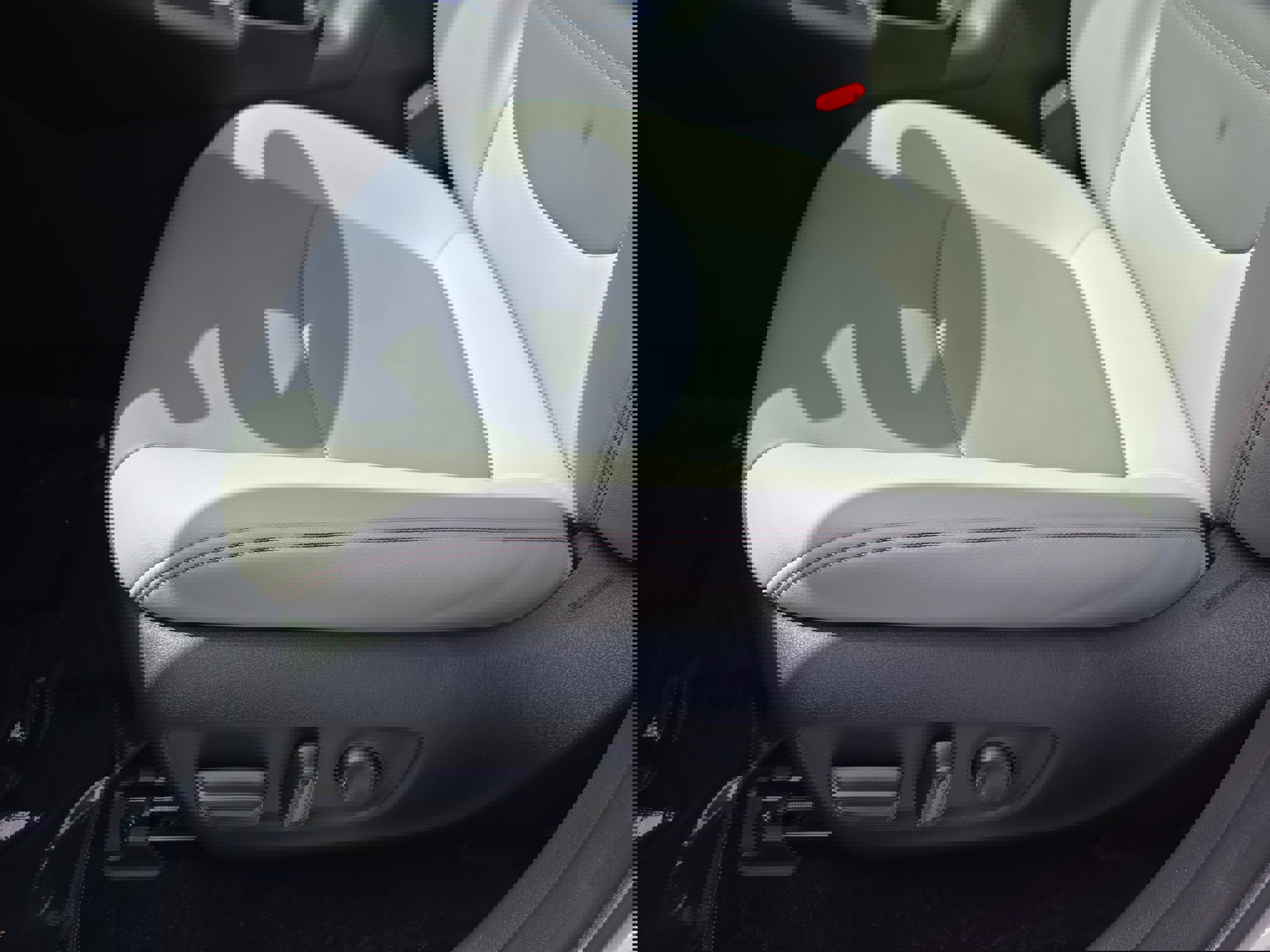 Used 2022 Toyota RAV4 XLE Premium image 26