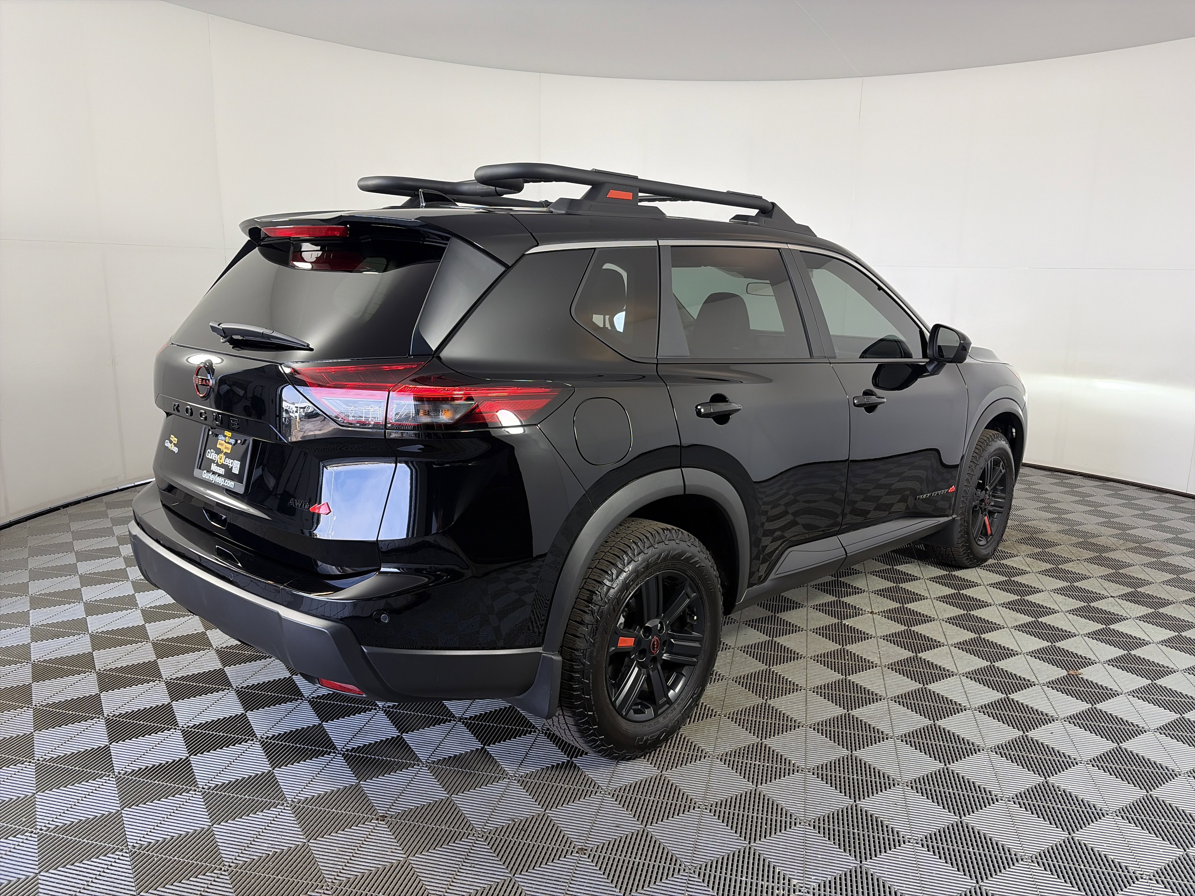 Used 2025 Nissan Rogue SV image 10