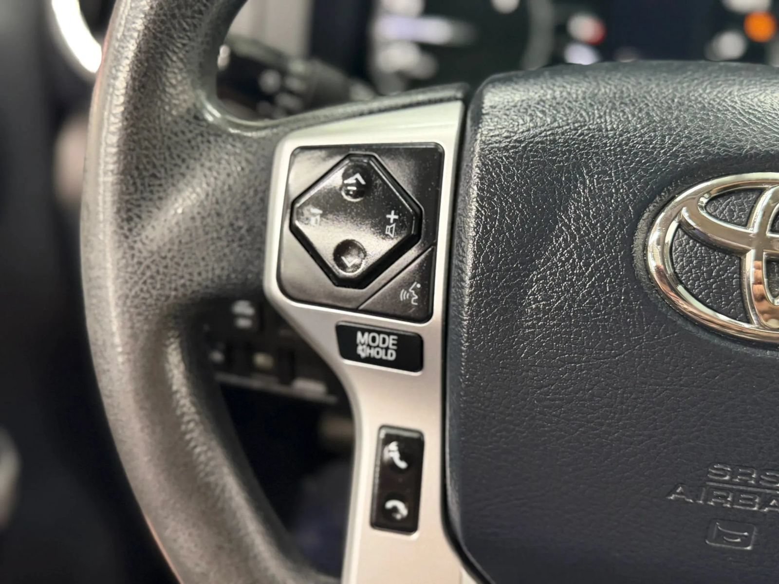 Used 2018 Toyota Tundra SR5 w/ SR5 Upgrade Package AWD/4WD image 24
