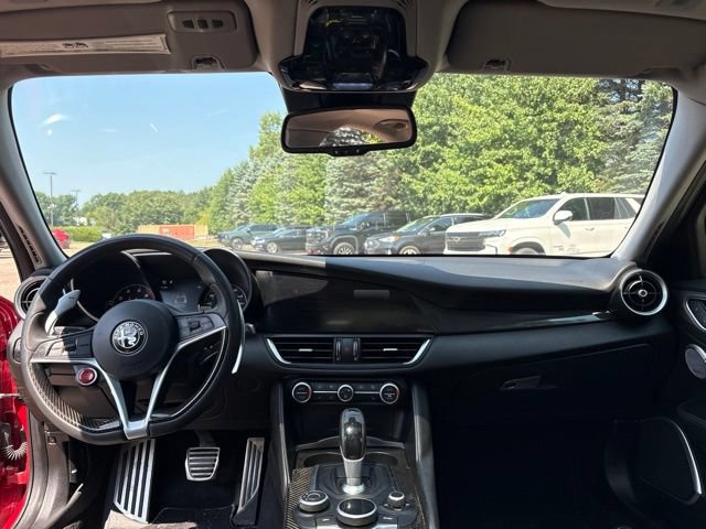 Used 2017 Alfa Romeo Giulia Ti w/ TI 19" Sport Package RWD image 6