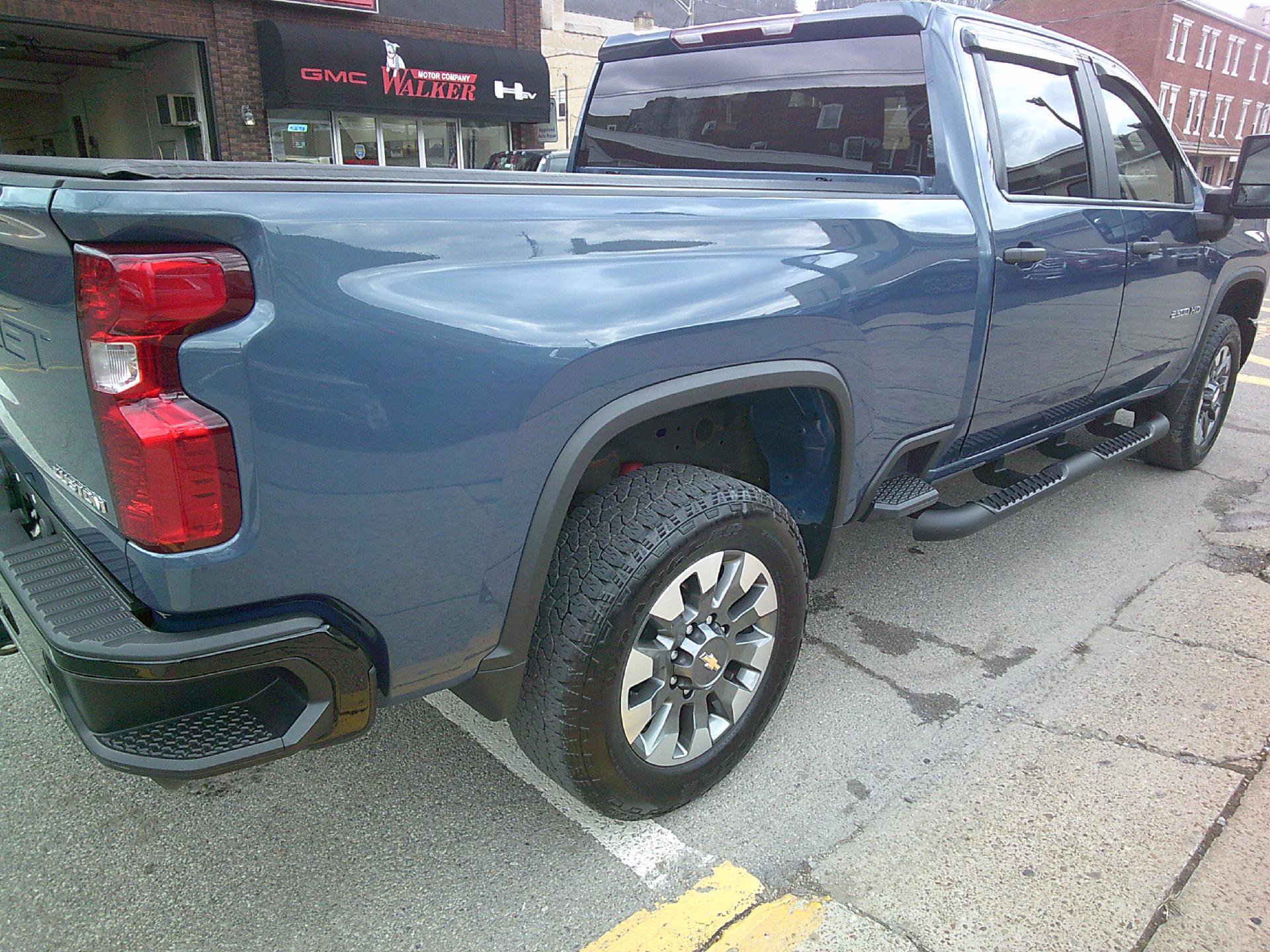 Used 2024 Chevrolet Silverado 2500 Custom w/ Custom Value Package image 6