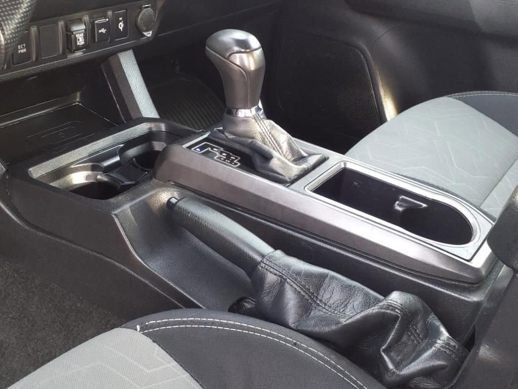 Used 2022 Toyota Tacoma TRD Off-Road image 11