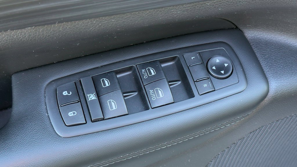 Used 2019 Jeep Grand Cherokee Altitude AWD/4WD image 16