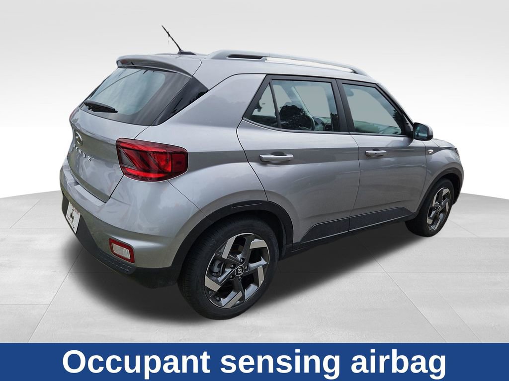 Used 2025 Hyundai Venue SEL FWD image 6
