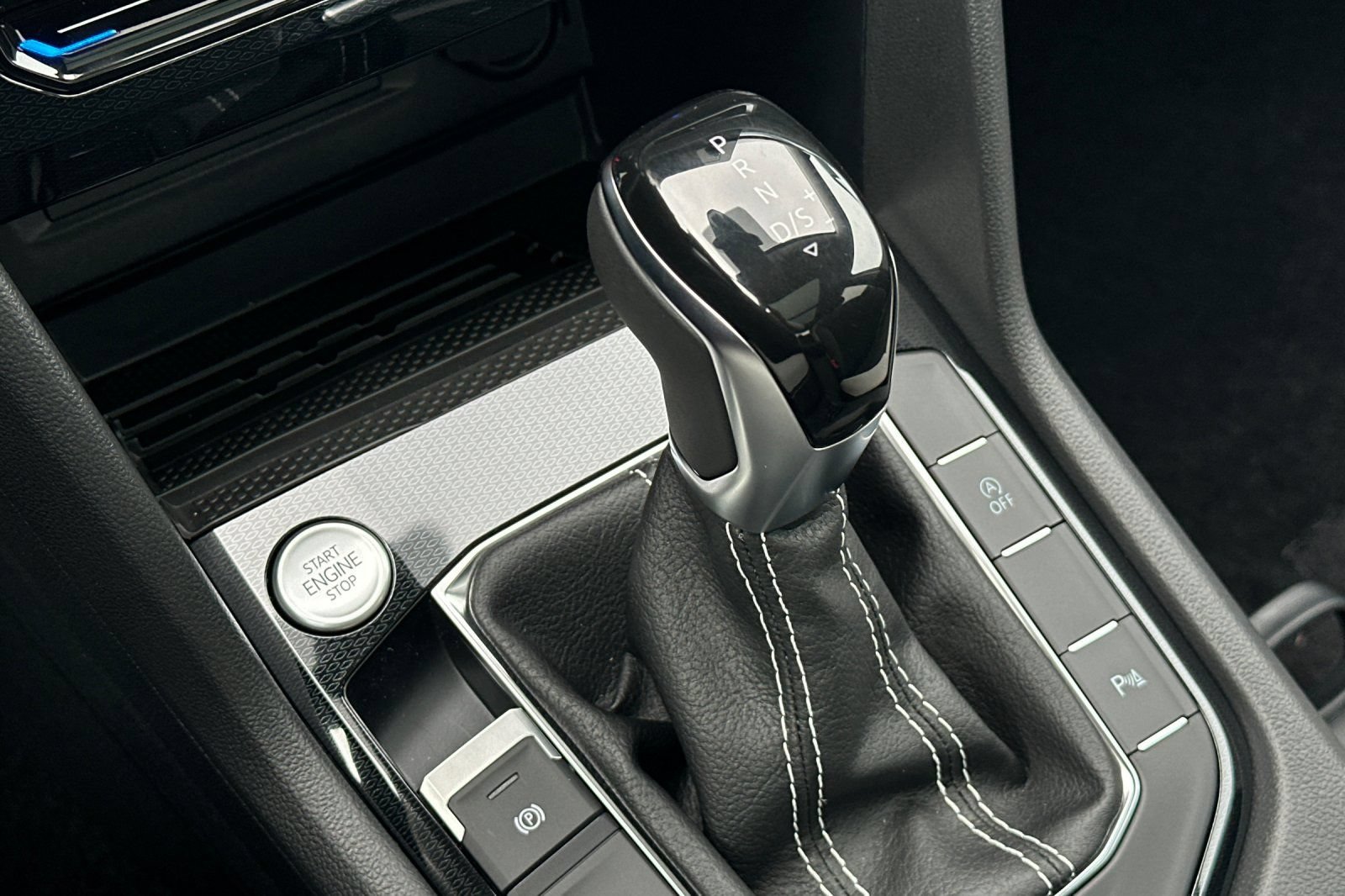 New 2026 Volkswagen Taos SE FWD image 21