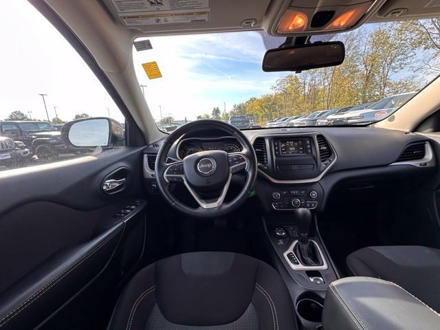 Used 2016 Jeep Cherokee Latitude w/ Cold Weather Group AWD/4WD image 15