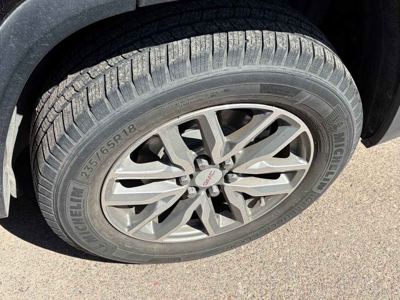 Used 2018 GMC Acadia SLE w/ Driver Alert Package I FWD image 6