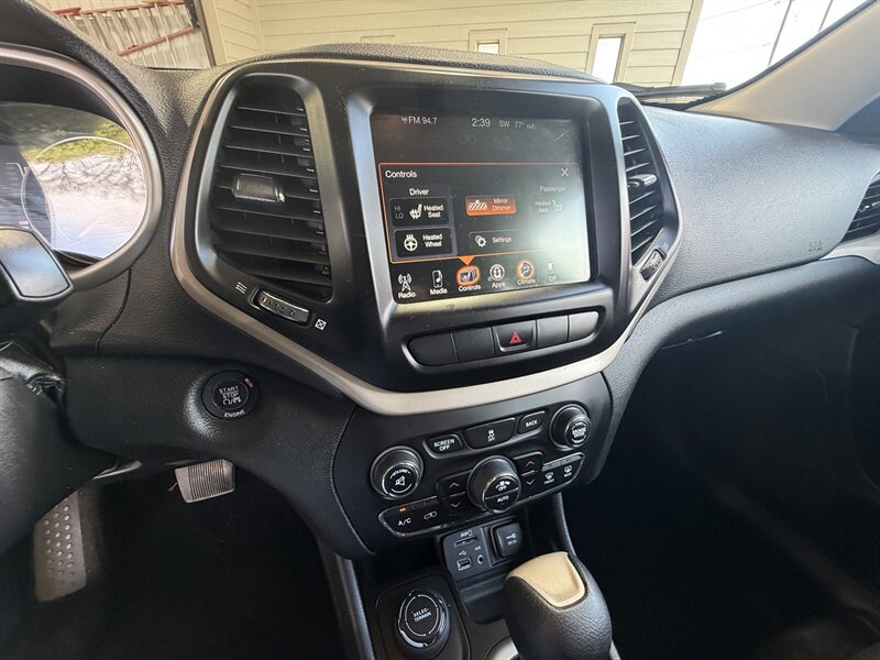 Used 2014 Jeep Cherokee Latitude w/ Comfort/Convenience Group AWD/4WD image 18