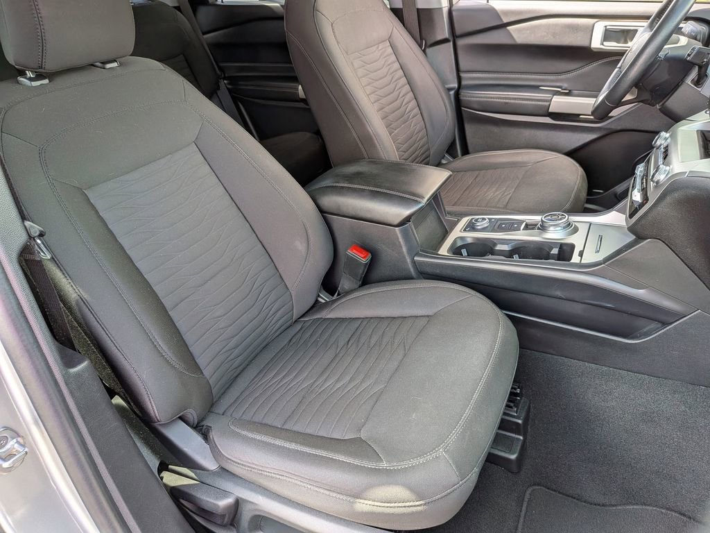 Used 2021 Ford Explorer XLT AWD/4WD image 30