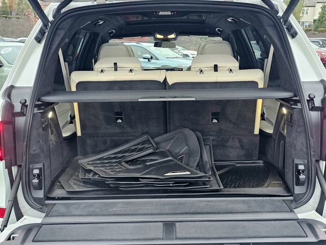 Used 2025 BMW X7 M60i image 11