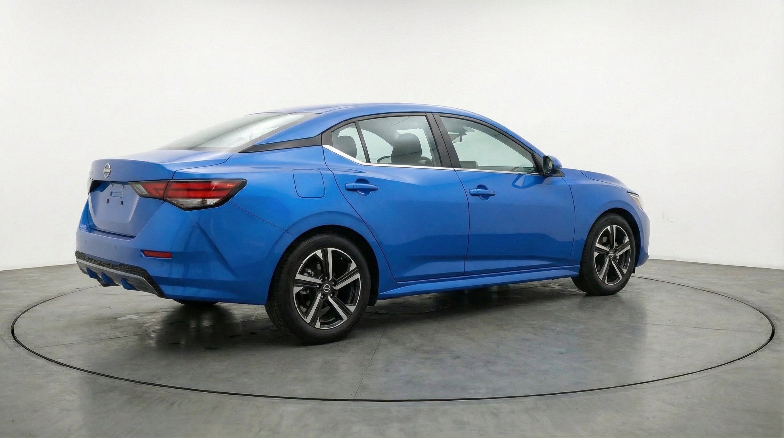Used 2025 Nissan Sentra SV FWD image 9