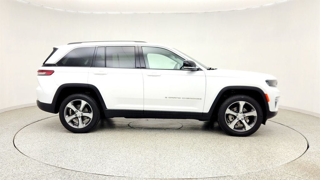 Used 2023 Jeep Grand Cherokee Limited AWD/4WD image 4