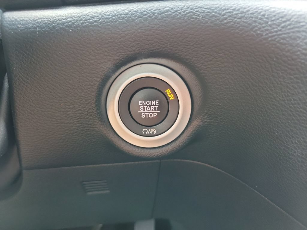 Used 2025 Chrysler Pacifica Select FWD image 28