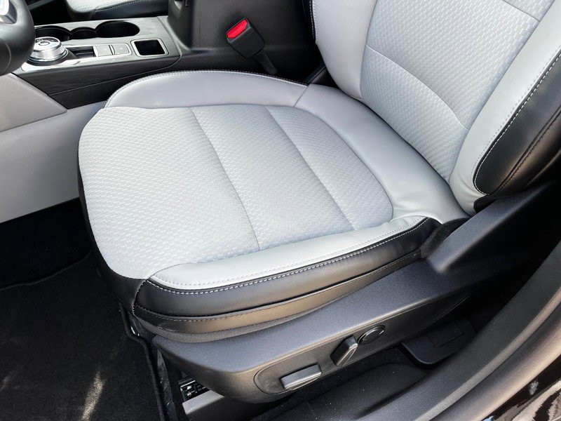 New 2025 Ford Escape SE image 9