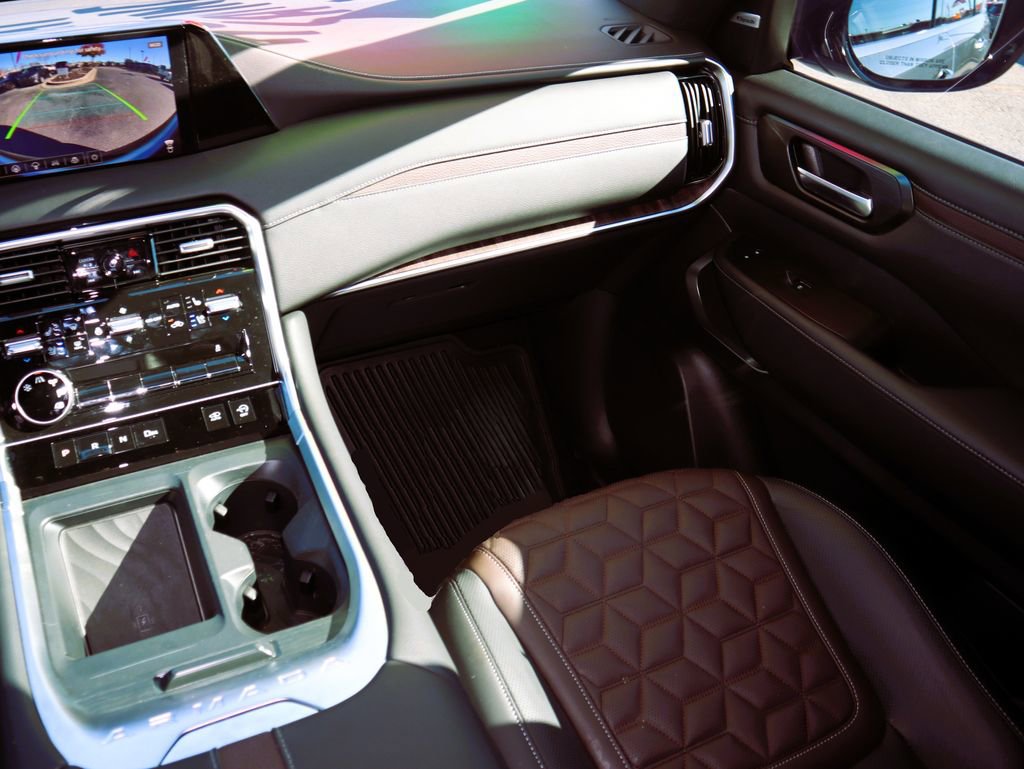 New 2025 Nissan Armada Platinum Reserve image 13