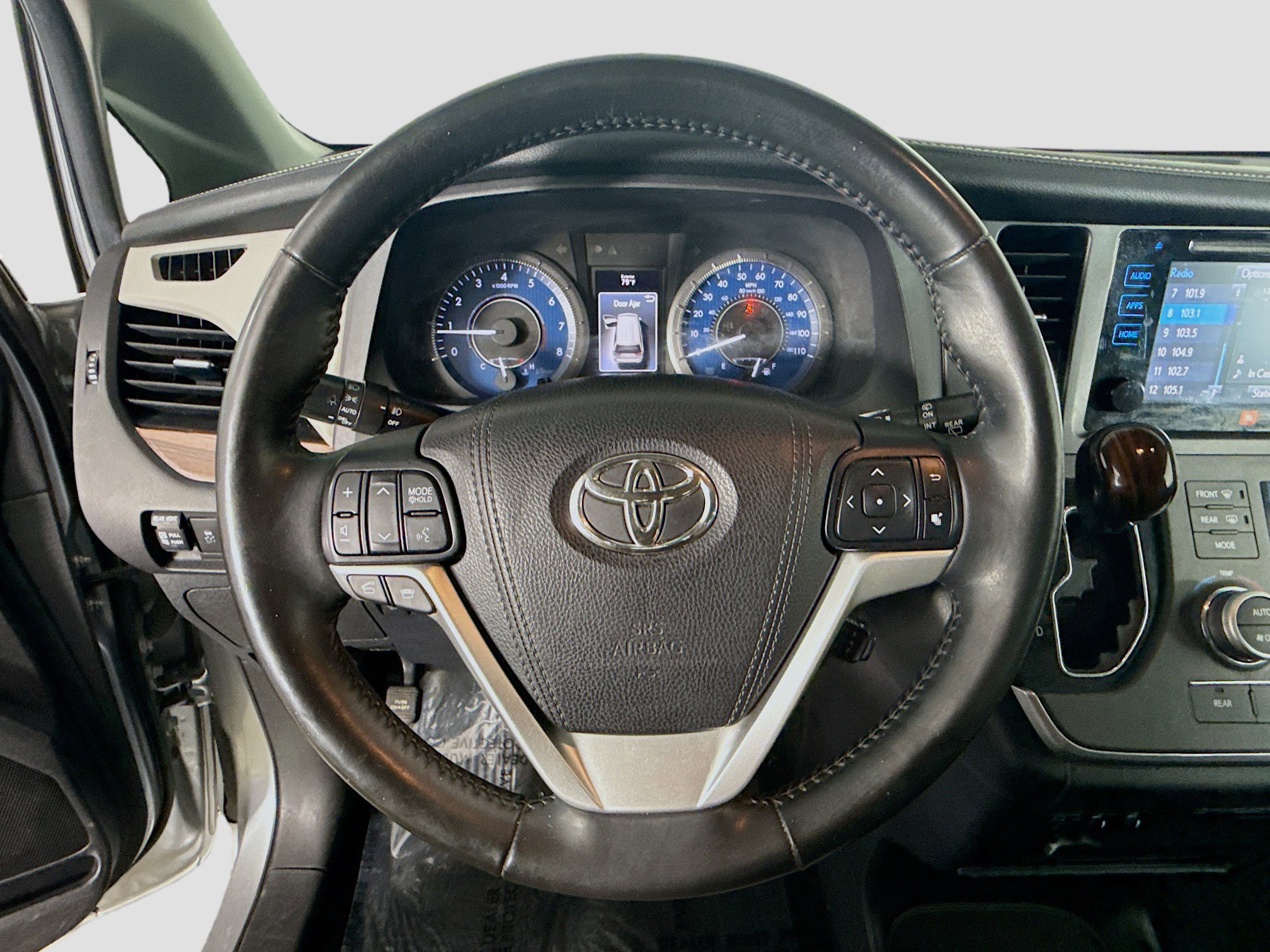 Used 2017 Toyota Sienna Limited Premium image 13