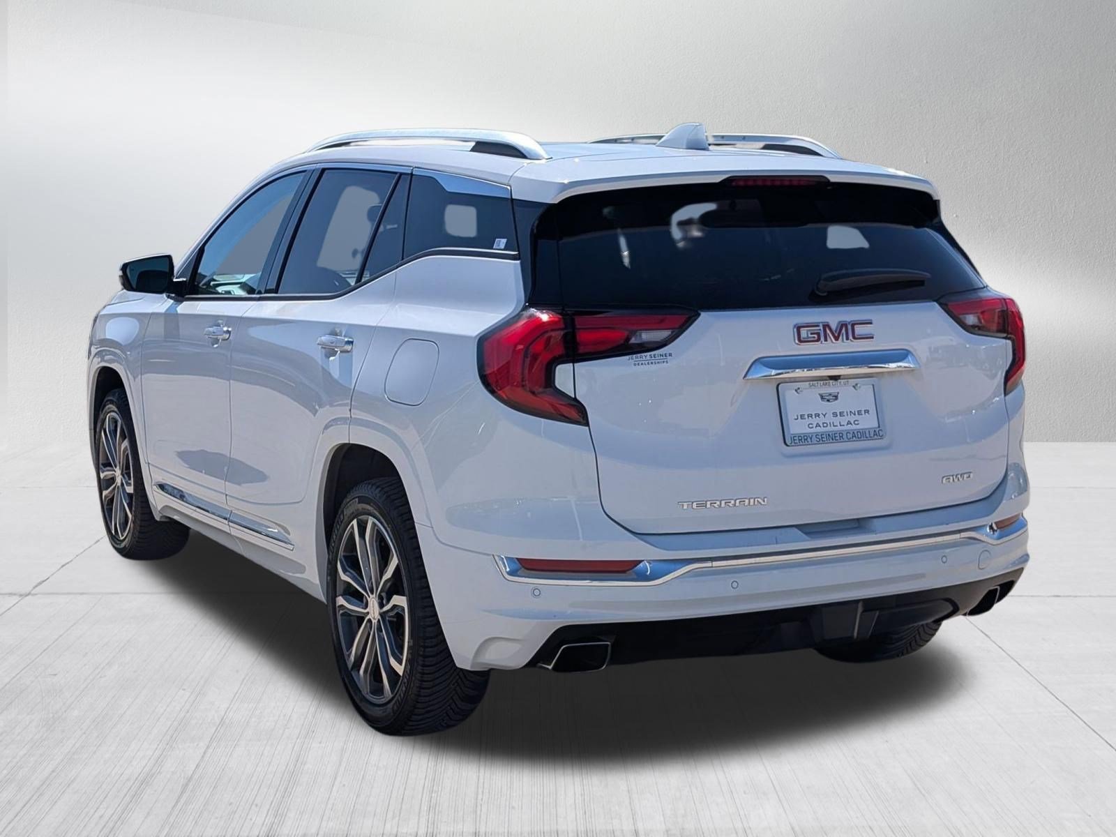 Used 2018 GMC Terrain Denali w/ Comfort Package image 3