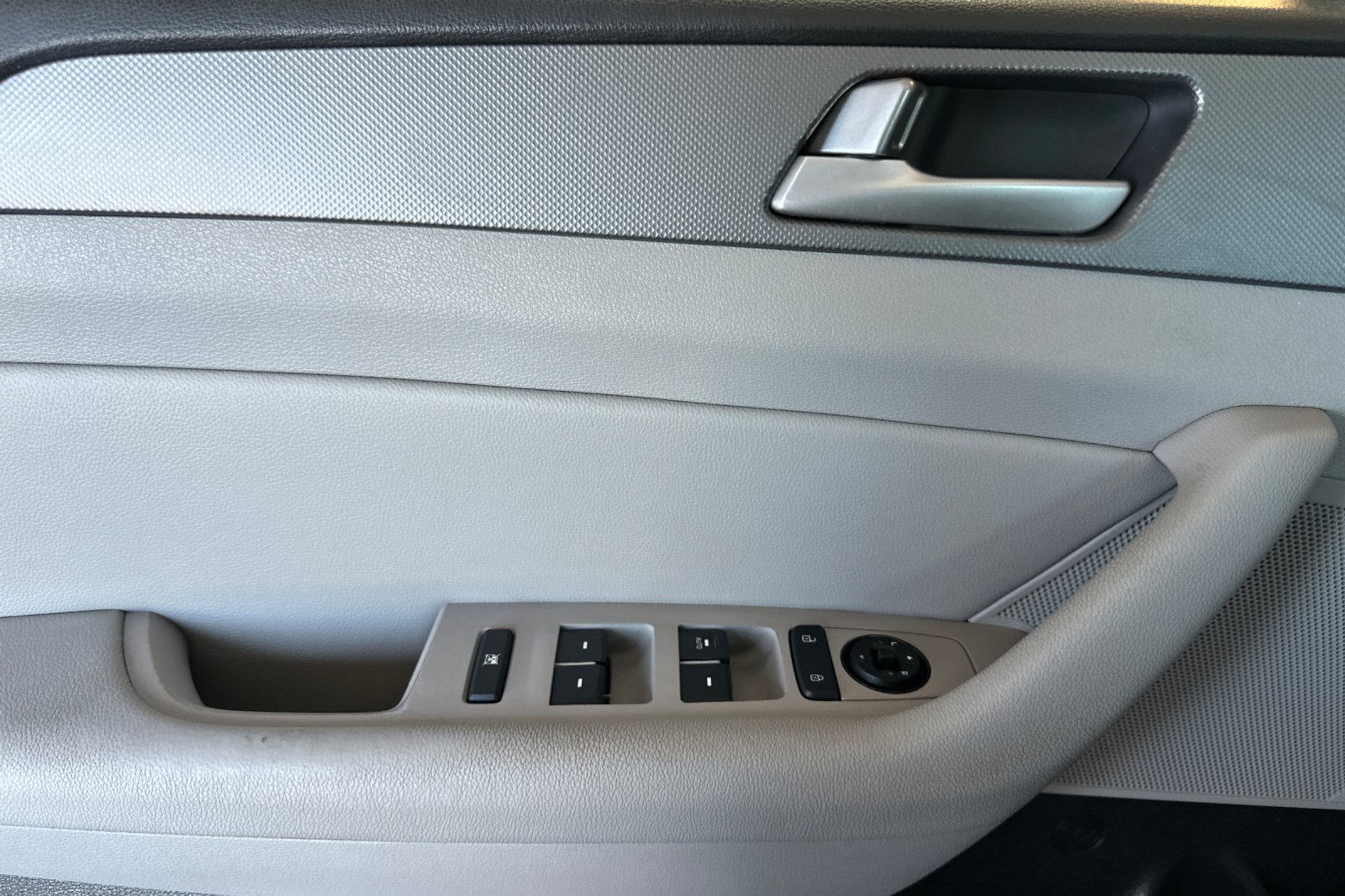 Used 2015 Hyundai Sonata SE w/ Option Group 09 FWD image 11