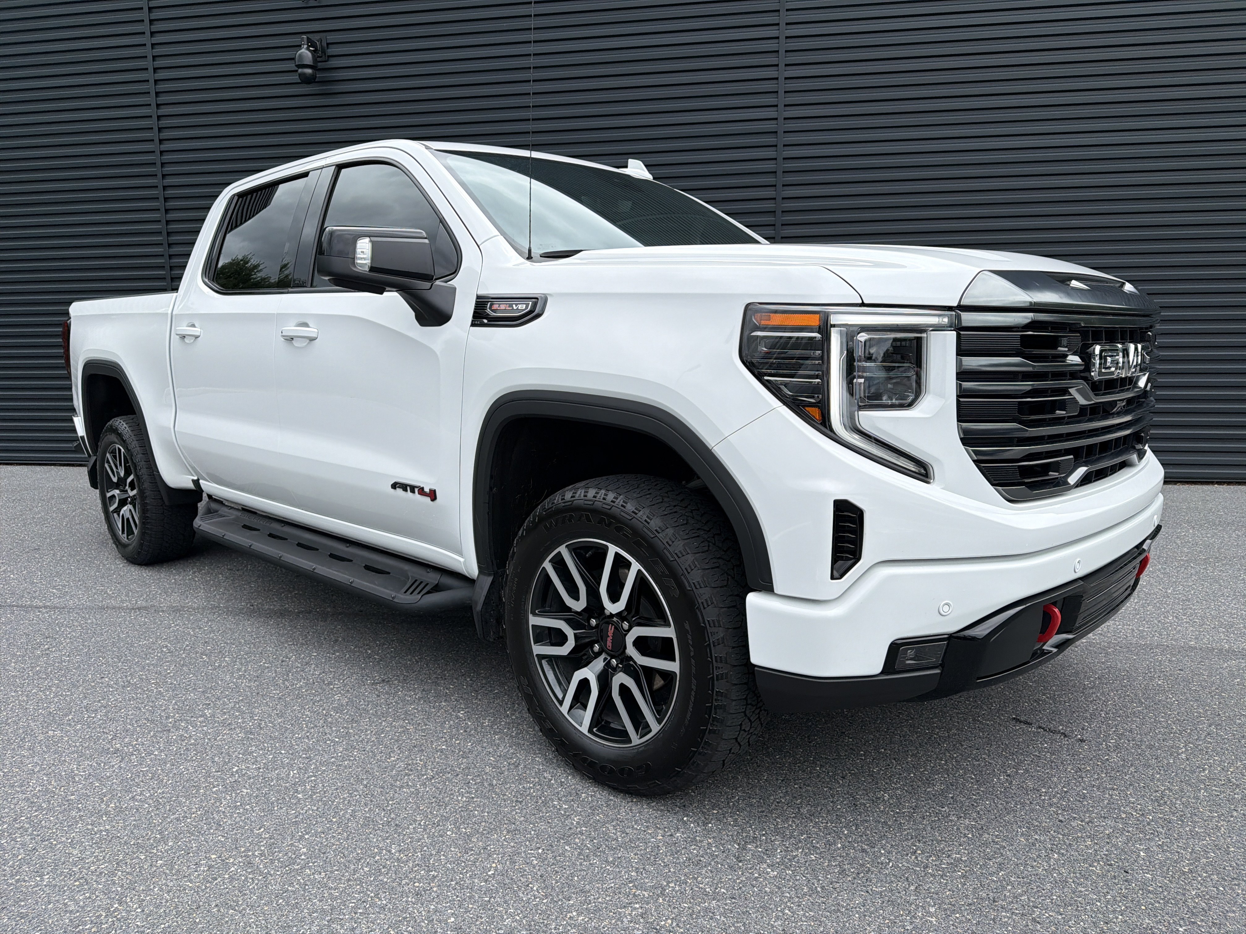 Used 2024 GMC Sierra 1500 AT4 w/ Technology Package AWD/4WD image 7