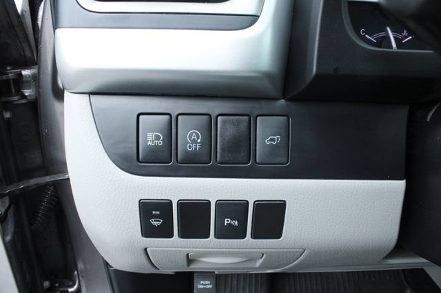 Used 2017 Toyota Highlander Limited AWD/4WD image 16