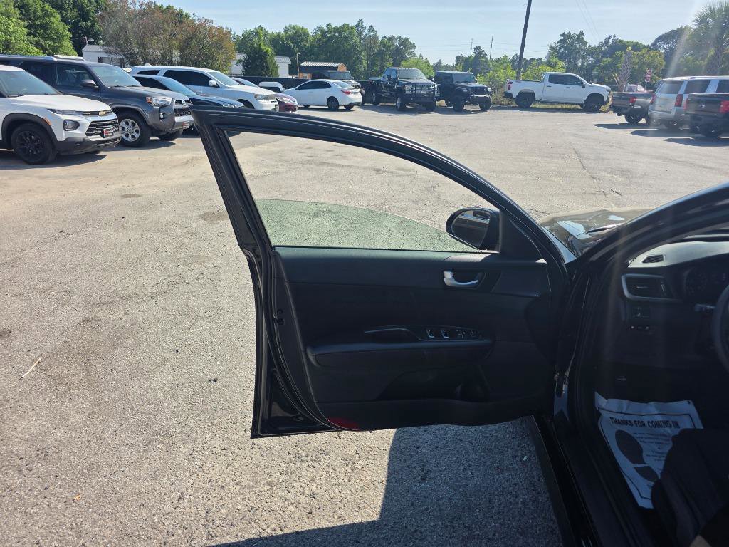 Used 2018 Kia Optima LX w/ 17" Alloy Wheels Package image 6