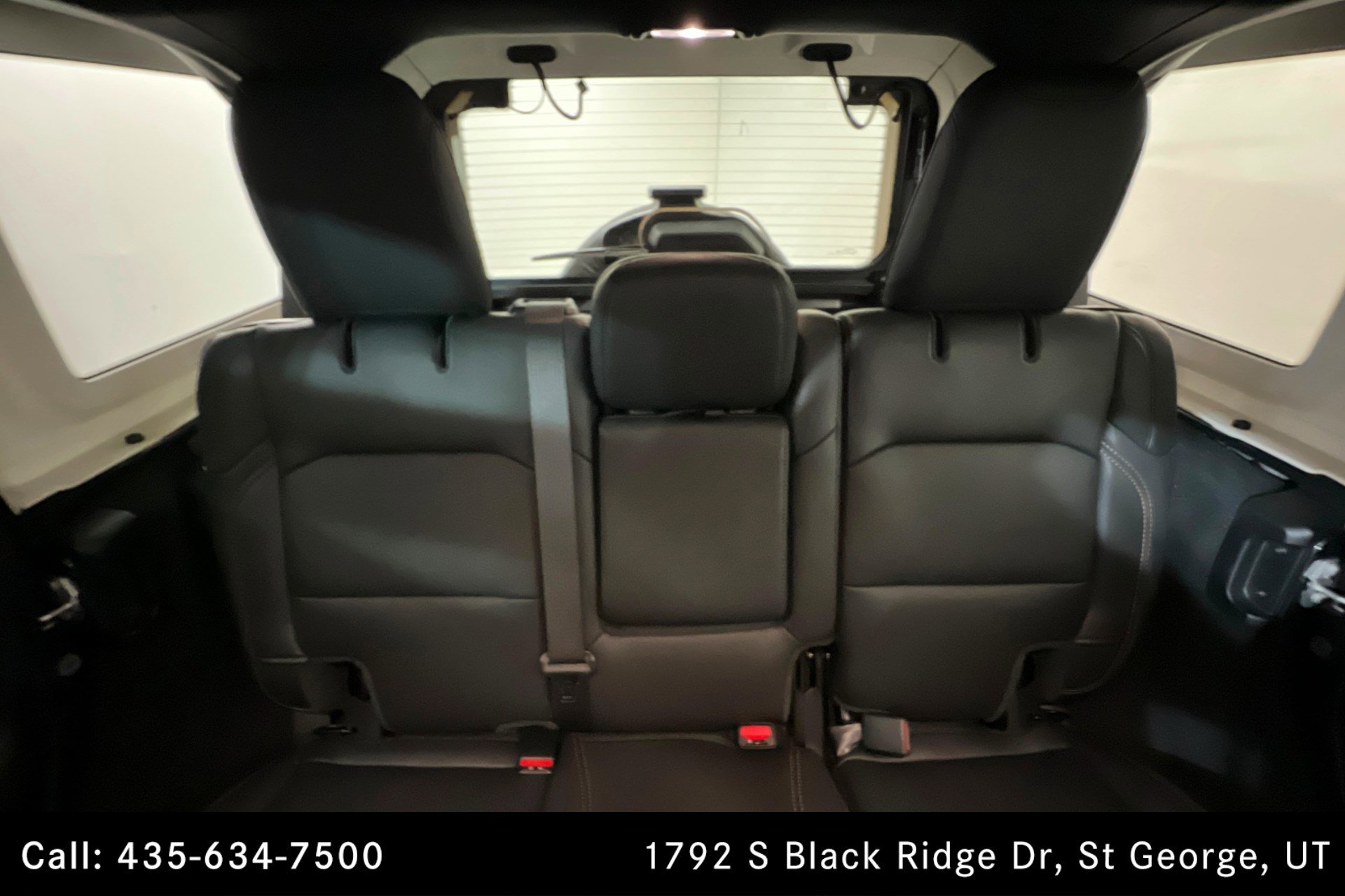 Used 2025 Jeep Wrangler Sahara image 25