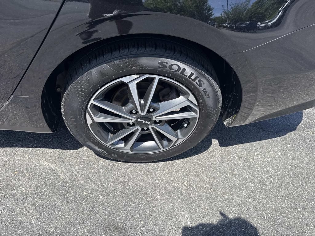 Used 2022 Kia Forte LXS FWD image 11