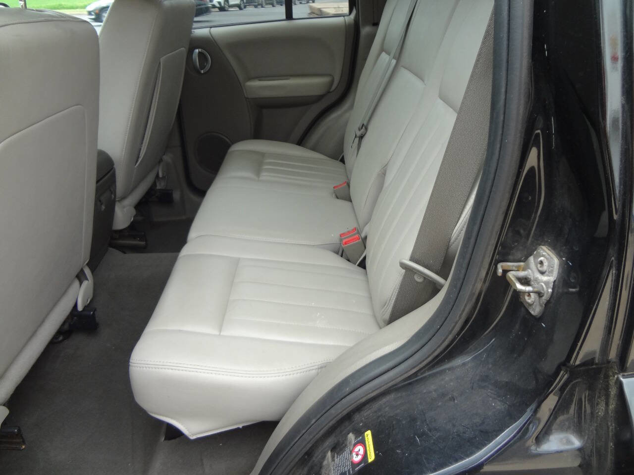Used 2005 Jeep Liberty Limited AWD/4WD image 10