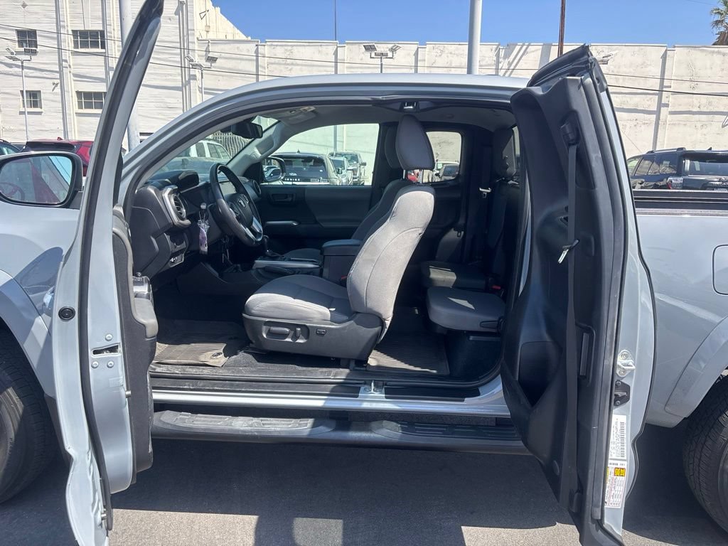 Used 2021 Toyota Tacoma SR5 RWD image 11