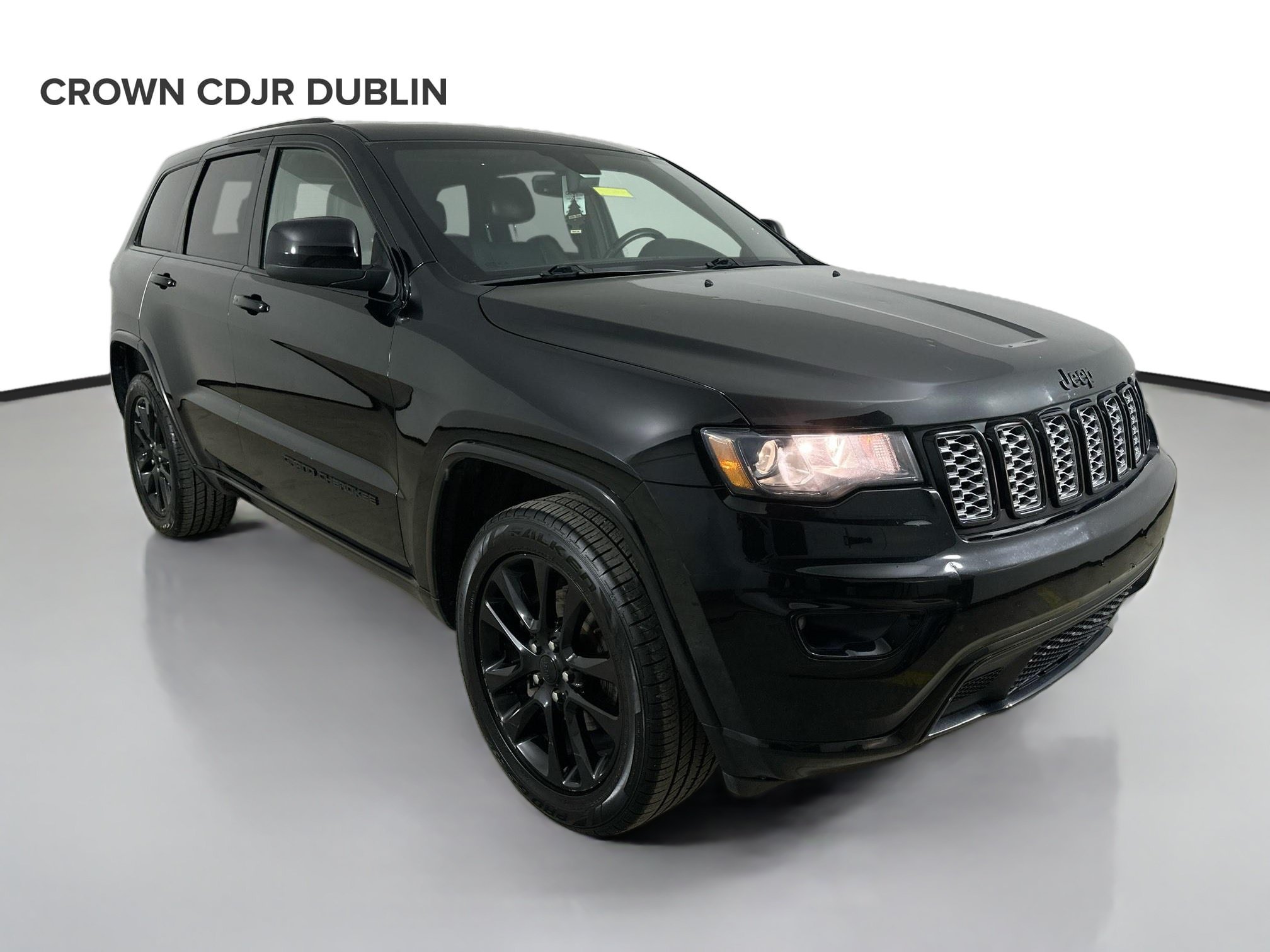 Used 2018 Jeep Grand Cherokee Altitude AWD/4WD image 3
