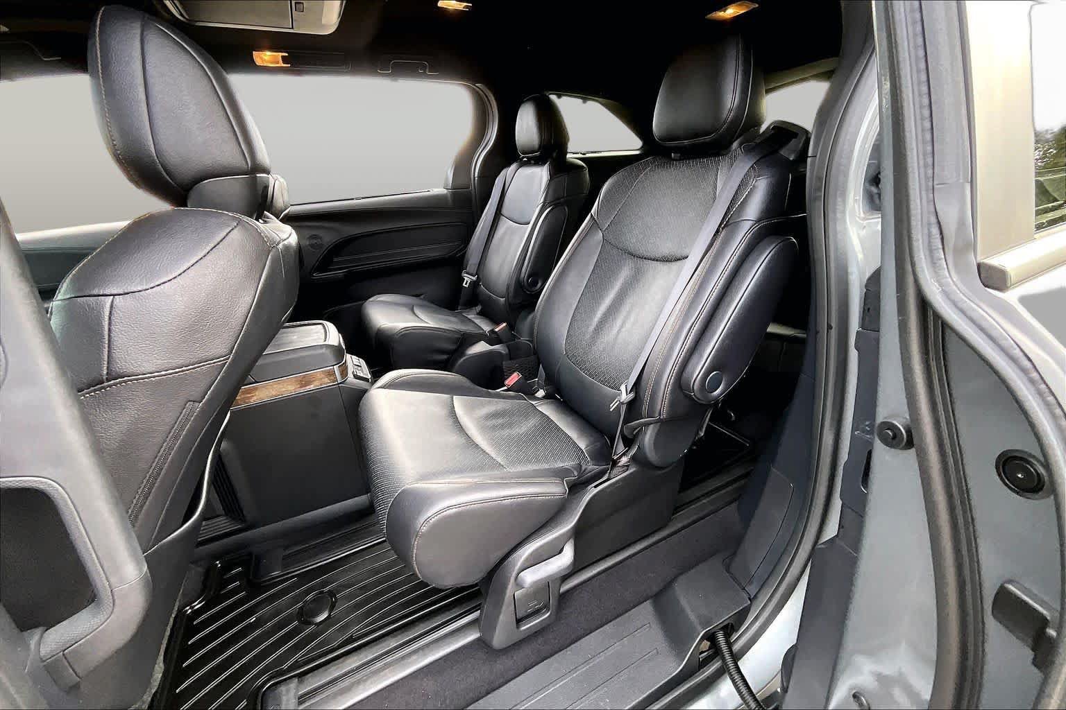 Used 2026 Toyota Sienna Platinum AWD/4WD image 20