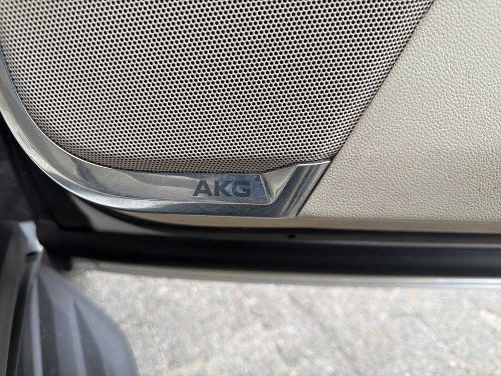 Used 2022 Cadillac Escalade Premium Luxury Platinum w/ Heavy-Duty Trailer Package image 18